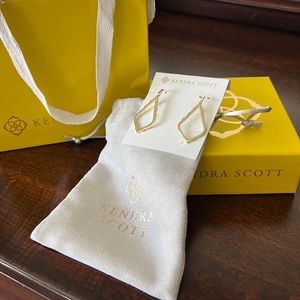 New Kendra Scott Sophia drop dangle earrings in gold